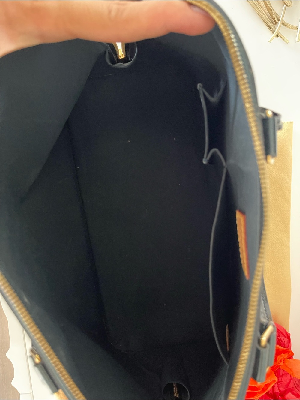 Louis Vuitton Vernis Alma Satchel in Shiny Dark Green - Picture 4 of 7